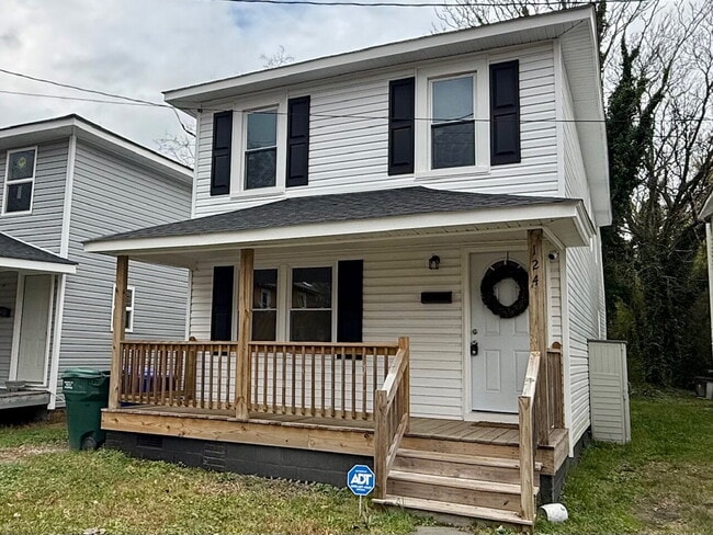 Building Photo - Updated 4 bedroom 2 bath home!