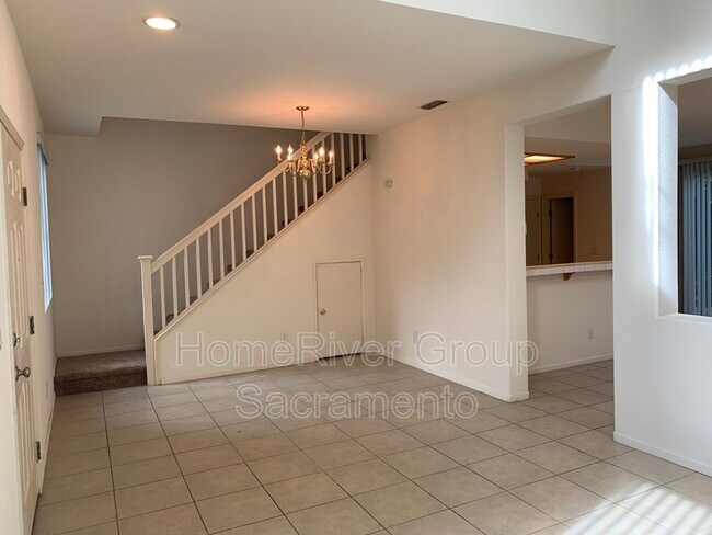 Building Photo - 202 Red Oak Ct