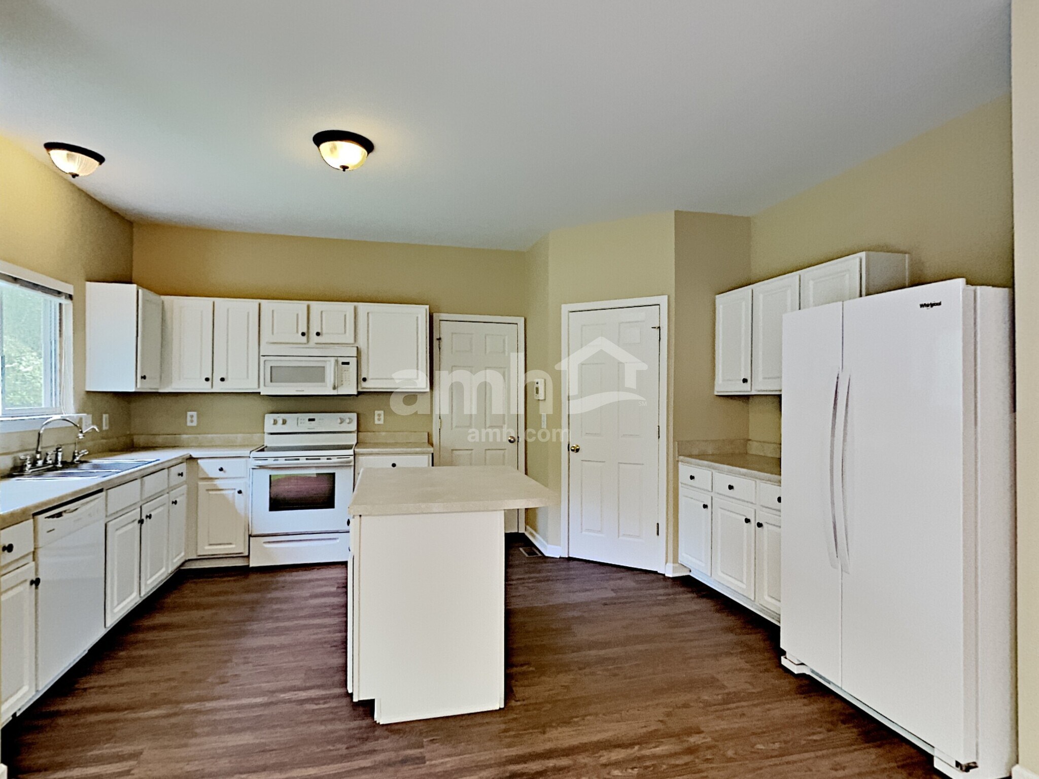 Building Photo - 302 Forest Bend Dr
