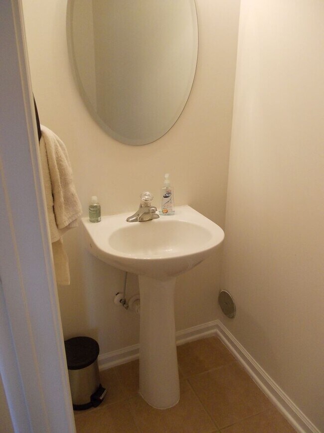 Building Photo - Awesome 2 Bed Condo in Desired NODA - The ...