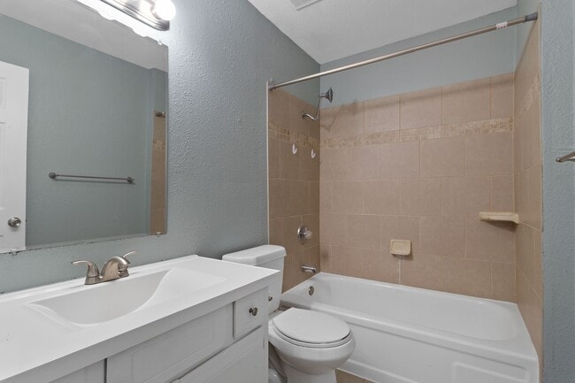 Building Photo - 216 SE Wingate St