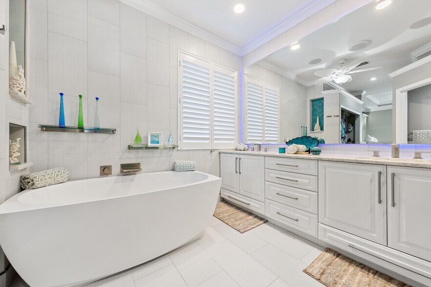 Building Photo - 7236 Orchid Island Pl