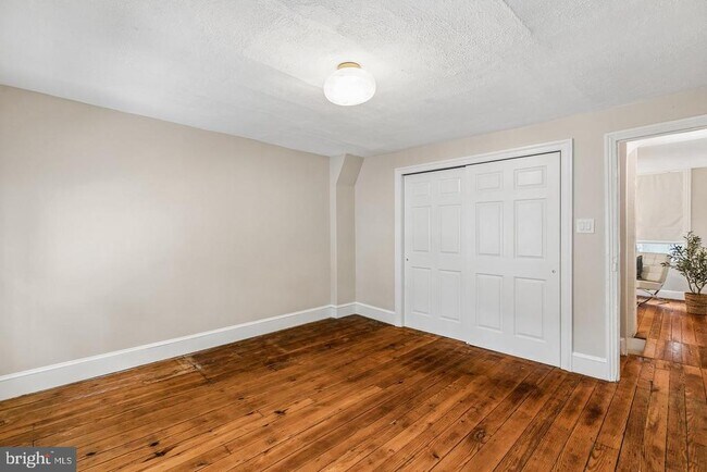 Building Photo - 788 N Croskey St