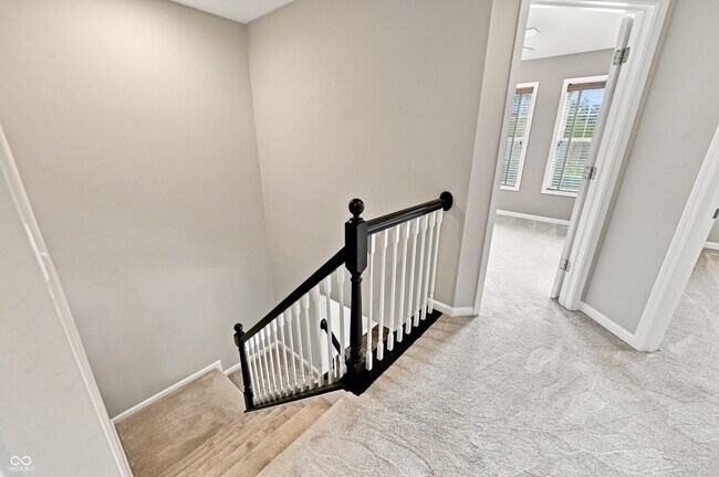 Building Photo - 353 Autumn Dr