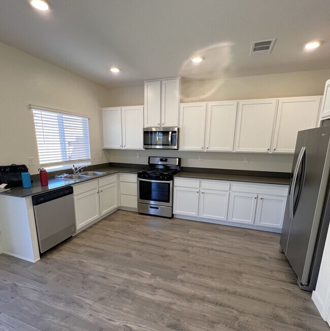 Building Photo - 443 Antares St