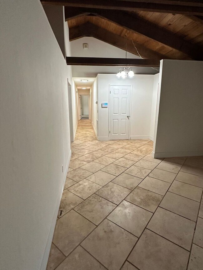 Building Photo - HOLIDAY SPECIAL ~ Home for Rent!