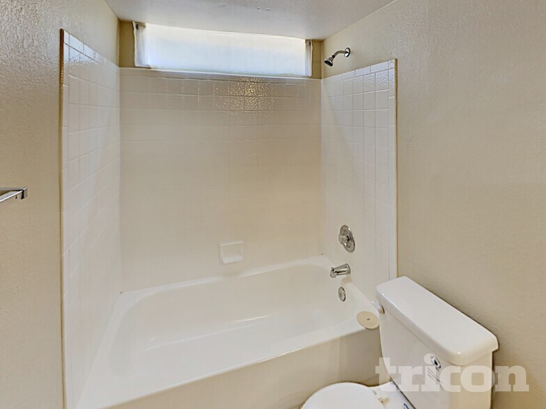 Building Photo - 601 E Palomino Dr