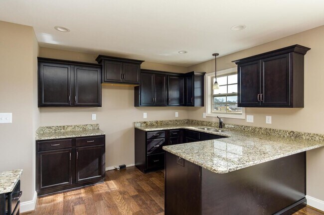 Building Photo - Pet Friendly Three Bedroom with Bonus!