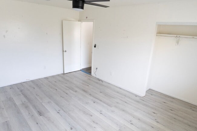 Building Photo - 5478 Mary Ln Dr