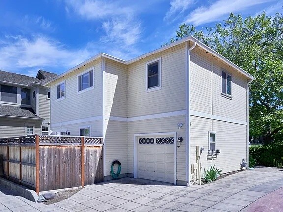 Once car garage - 955 B St