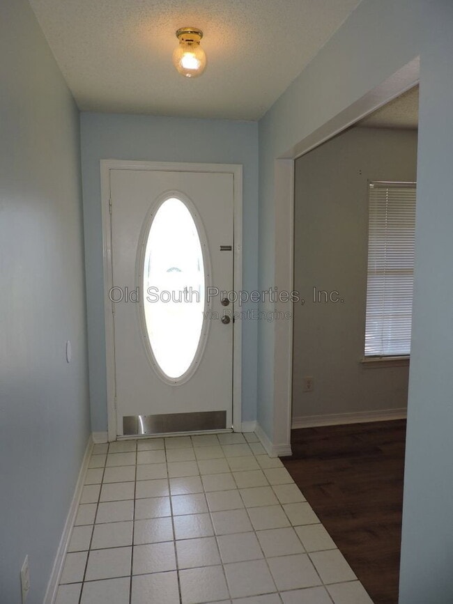 Building Photo - 2552 Southern Oaks Dr