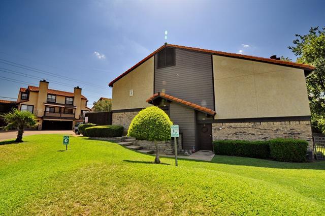 Building Photo - 2610 Lakehill Ln