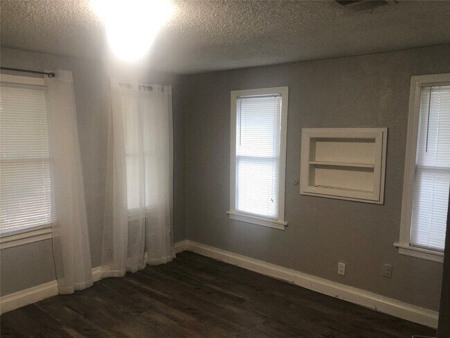 Building Photo - 905 Taulbee Ln