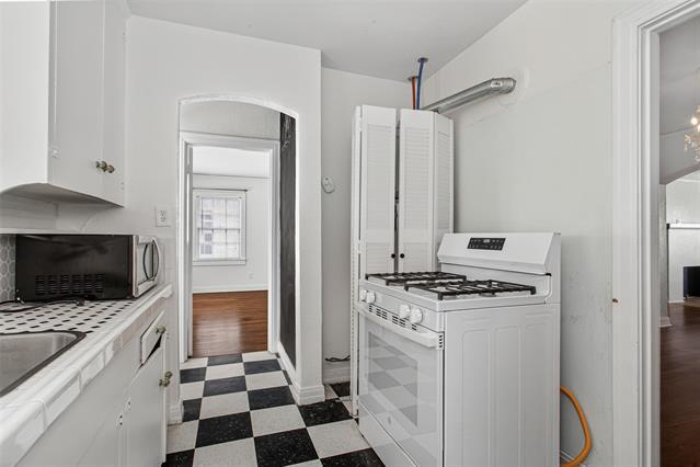 Building Photo - 5918 La Vista Dr