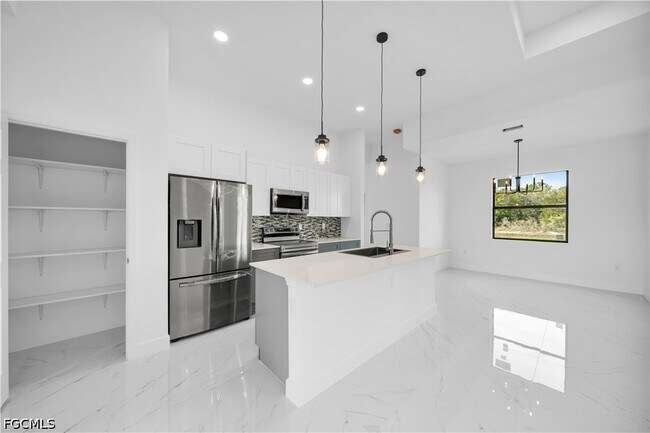Building Photo - 334 Ranch Ave