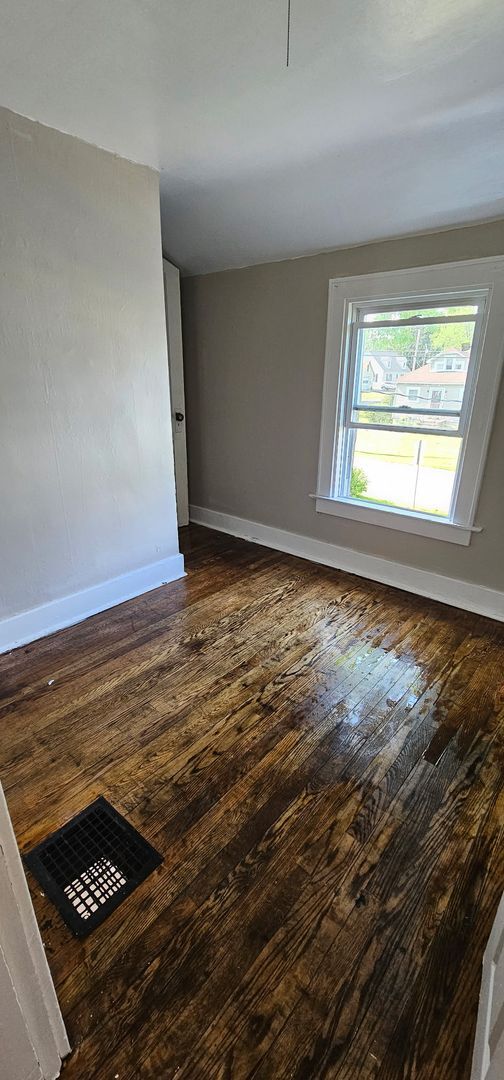 Building Photo - 3 bedroom house for rent