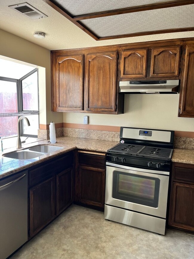 Building Photo - Two Story Home in Moreno Valley Ranch