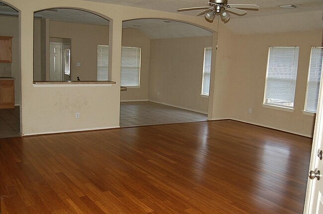 Building Photo - 22023 Thorngrove Ln