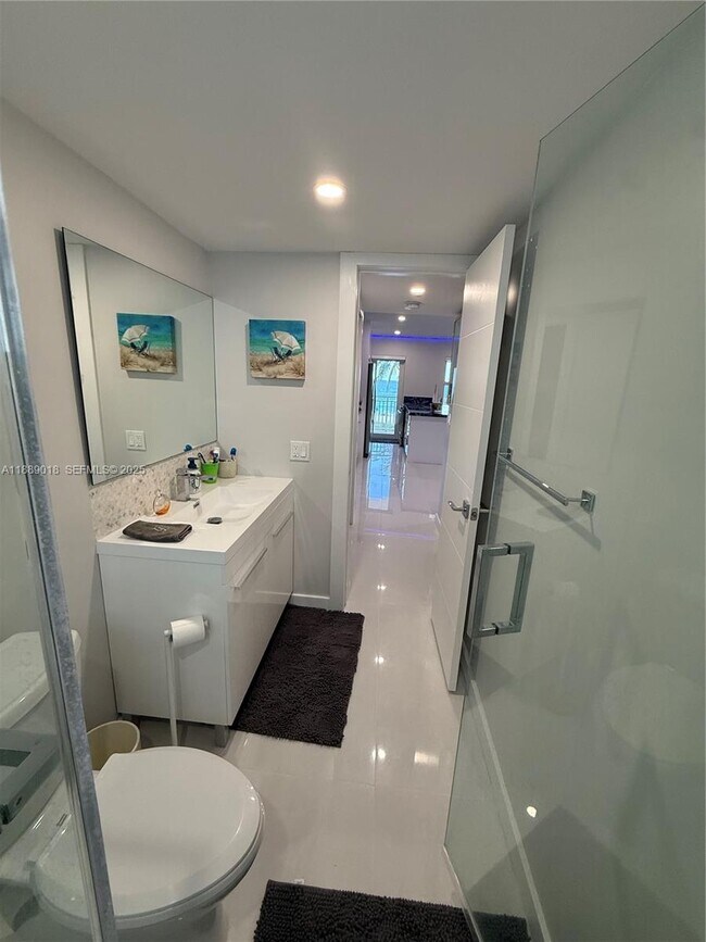 Building Photo - 901 S Surf Rd