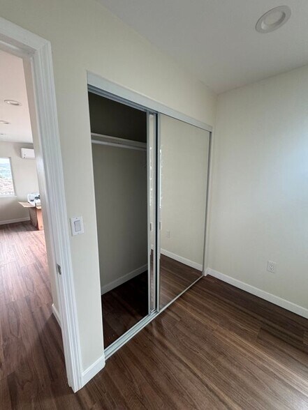 Building Photo - 903 Regal Canyon Dr