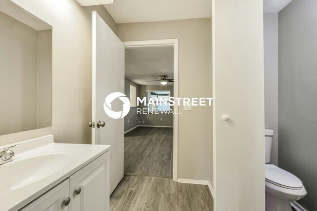 Building Photo - 3 Bedroom Pet-Friendly Home in SARASOTA, FL with Main Street Renewal