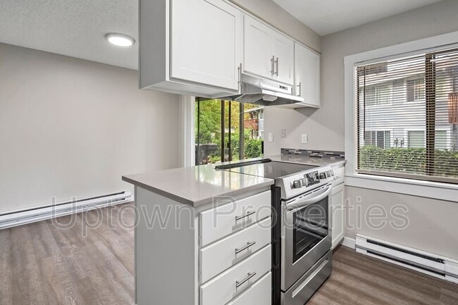 Building Photo - 5660 SW 180th Ave