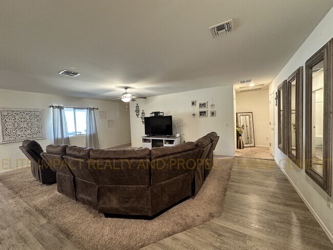 Building Photo - 6948 S Victor Dr