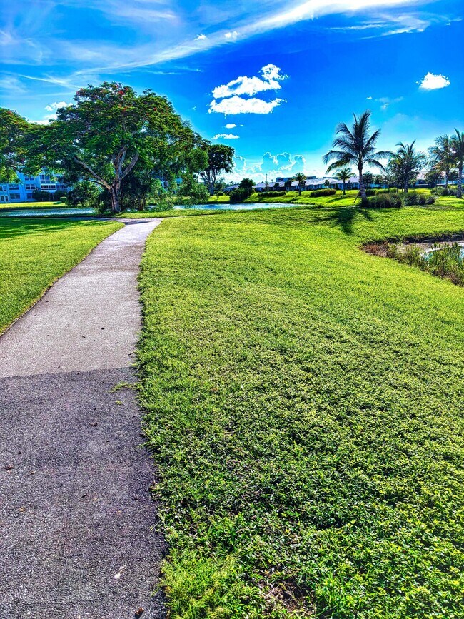 Building Photo - 14623 Bonaire Blvd