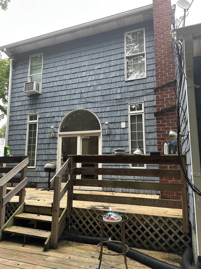 Primary Photo - 73 Railroad St