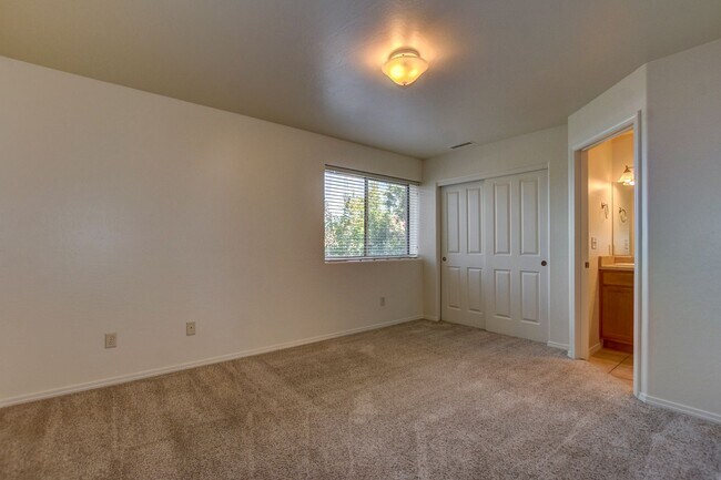 Building Photo - 221 Spring St