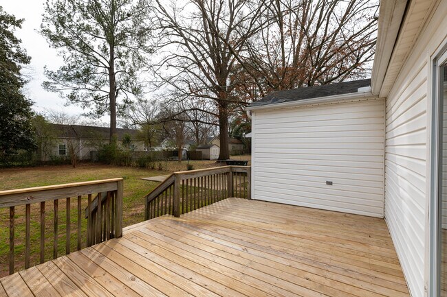 Building Photo - 992 Beverly Dr