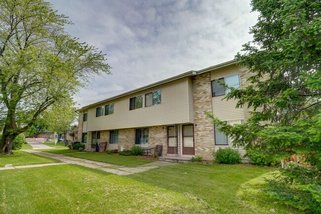 Building Photo - 5809 Balsam Rd