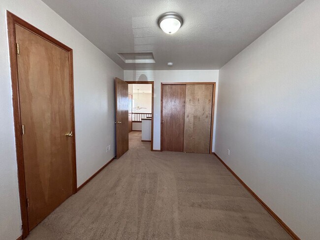 Building Photo - 4 Bed 3.5 Bath Home with Air Conditioning! - MileStone Real Estate Services - Available Now!