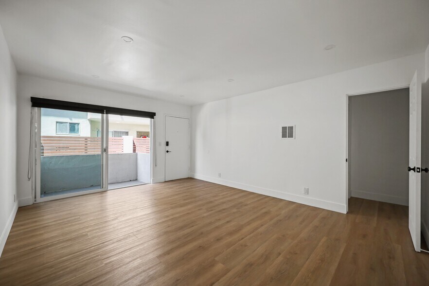 Building Photo - 2034 S Garth Ave