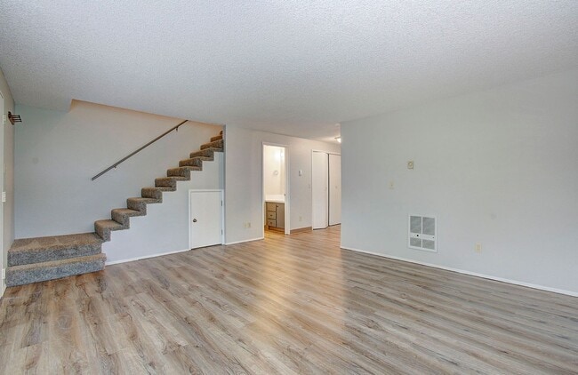 Building Photo - Heigh 710-712