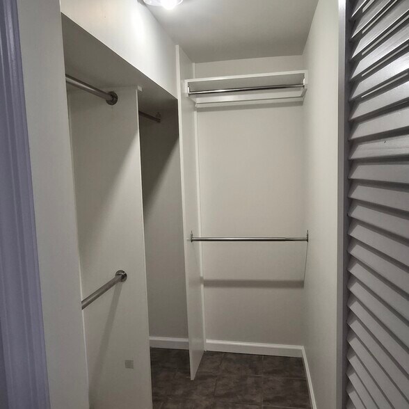 Walk In Closet - 113 Shore Rd