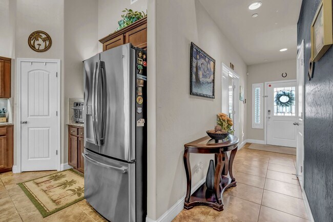 Building Photo - Charming 3 bedroom 2 bathroom home located in Hanford