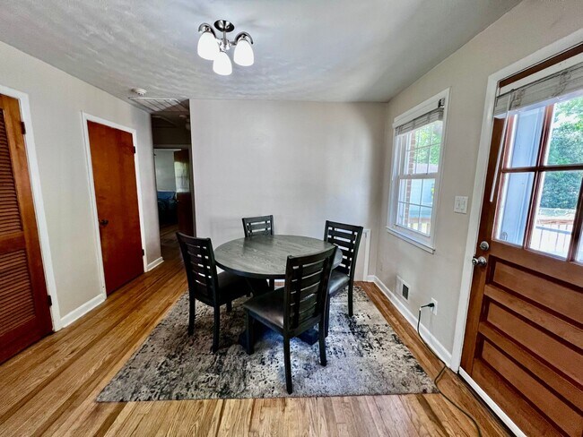 Building Photo - Charming 3 bedroom located in the heart of Chesapeake