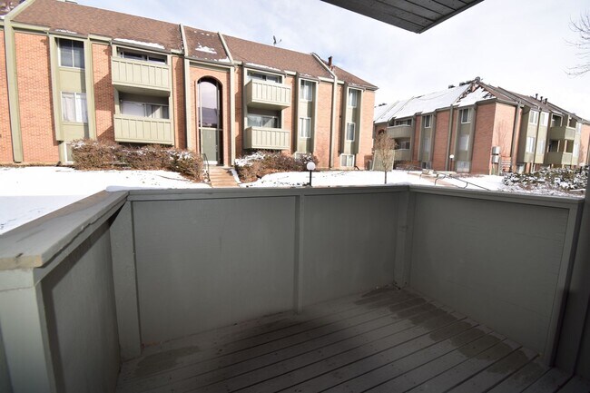 Building Photo - Spacious 1 bed 1 bath Condo on Foothill Dr!