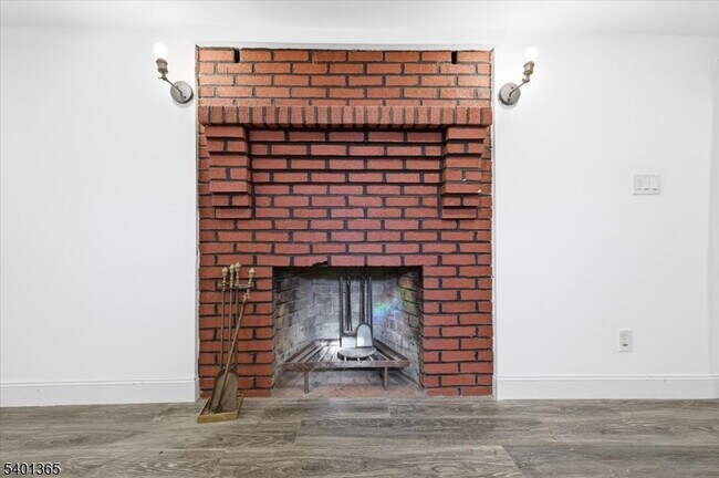 Building Photo - 274 Crawford Terrace