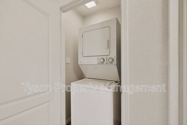 Building Photo - 5648 Valle Alegre Pl NW