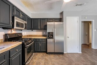 Building Photo - 1153 Brookswood Ave