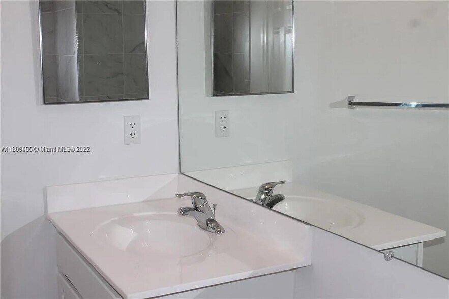Building Photo - 4756 SW 63rd Ter