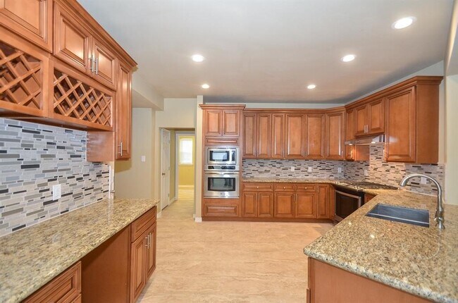 Building Photo - 5503 Langhorne Ct