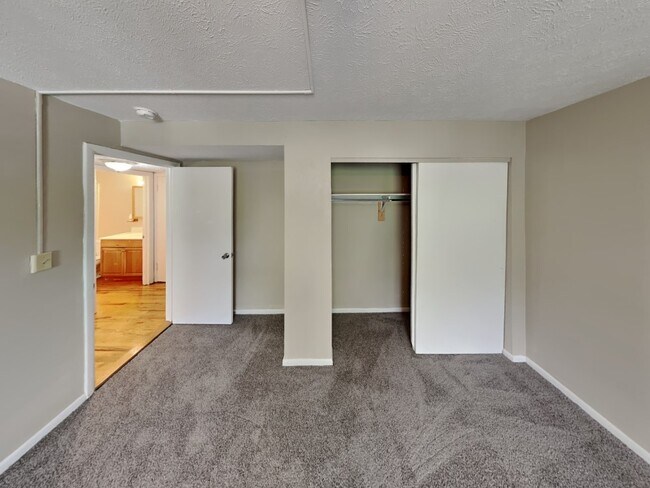 Building Photo - 350 E 12th Ave