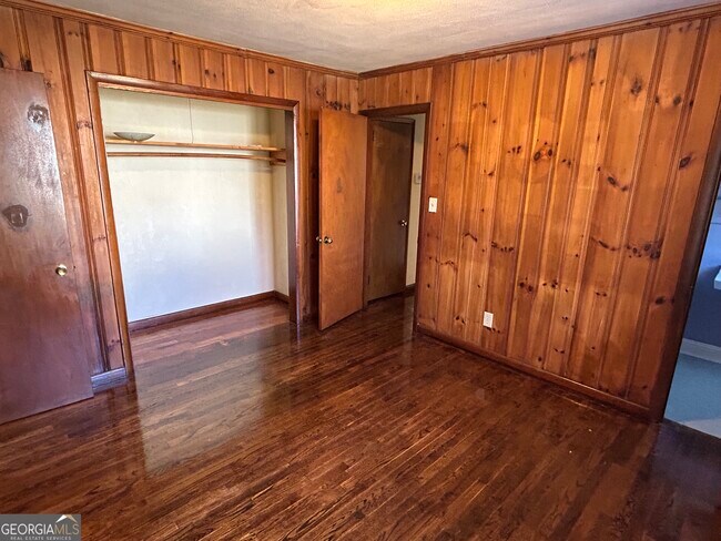 Building Photo - 190 Northcrest Dr