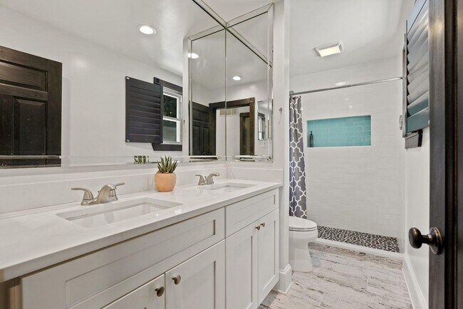 Building Photo - 2730 Oak Valley Dr