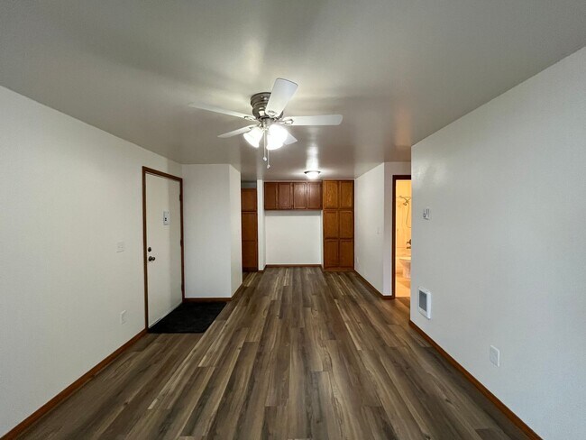 Building Photo - Updated 1st floor 1 X 1 Beaverton Condo! Close to Downtown Beaverton! Spacious & Open, Close to N...