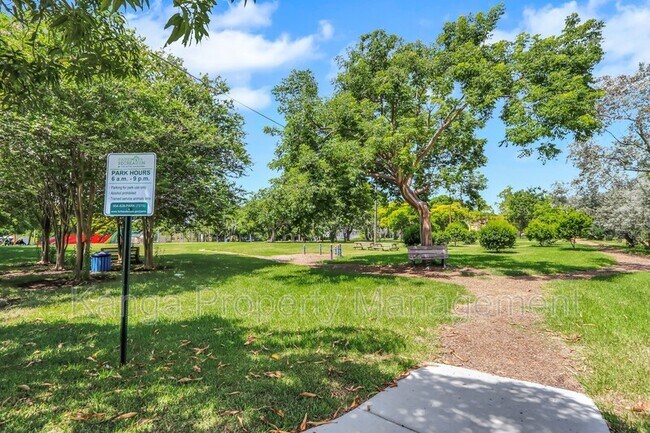 Building Photo - 600 NE 14th Ct