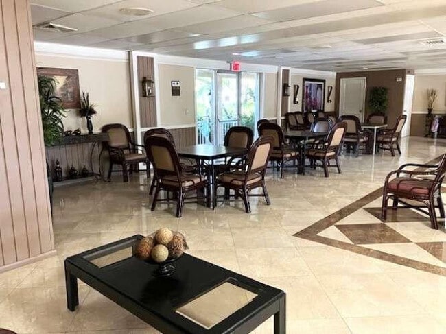 Building Photo - 317 Lake Evelyn Dr